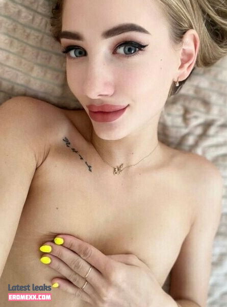 alexa_kiss1