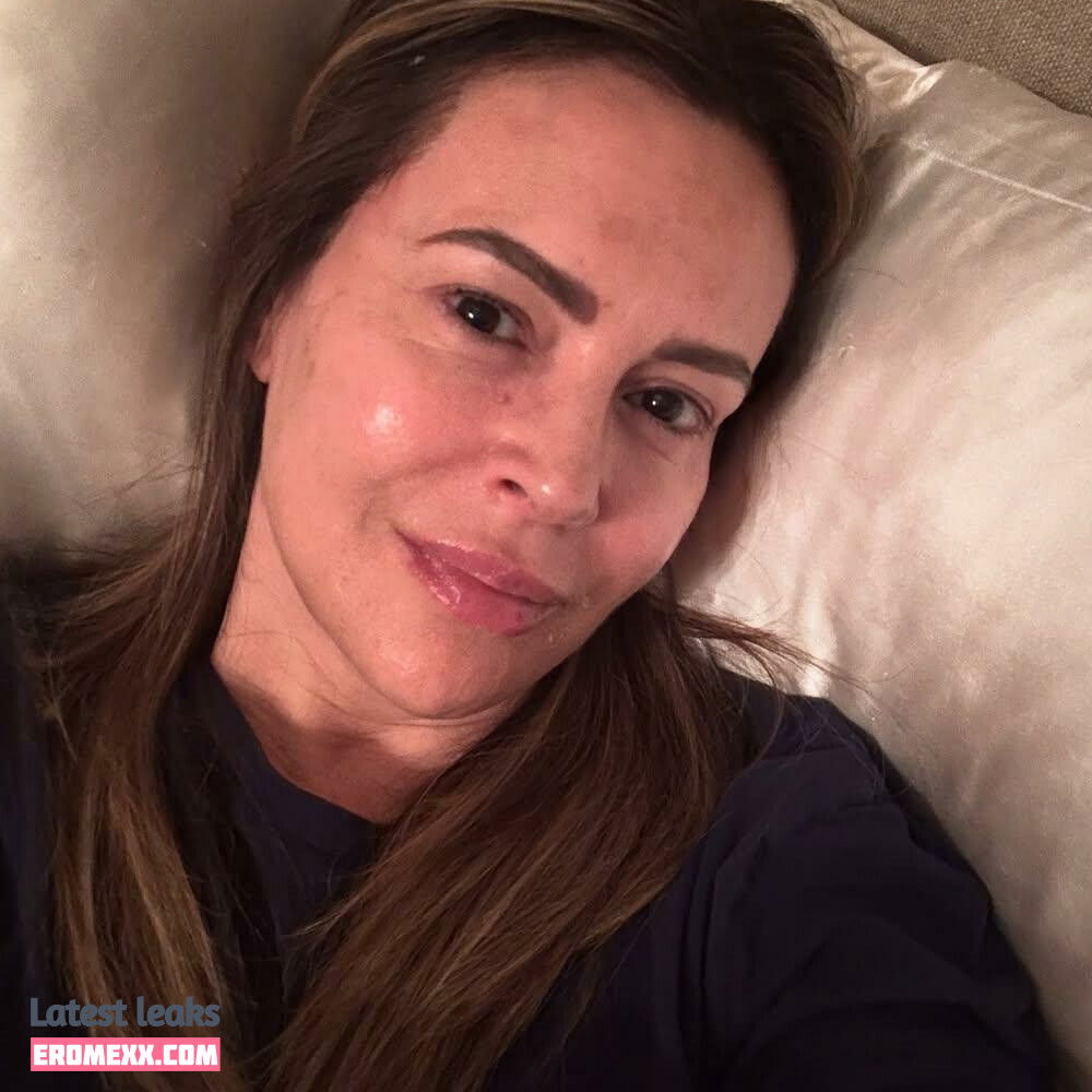 Alyssa Milano nude Leaked onlyfans - Erome