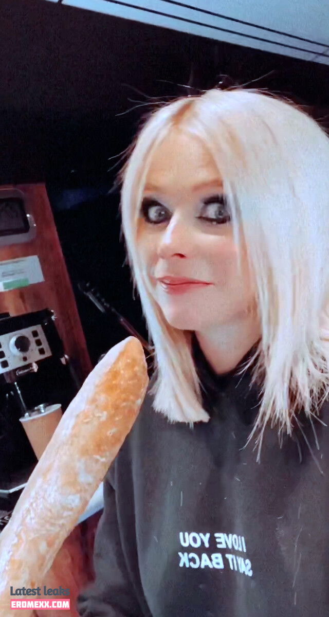 Latest Leaks Avril Lavigne Nude #1624 - Fapello