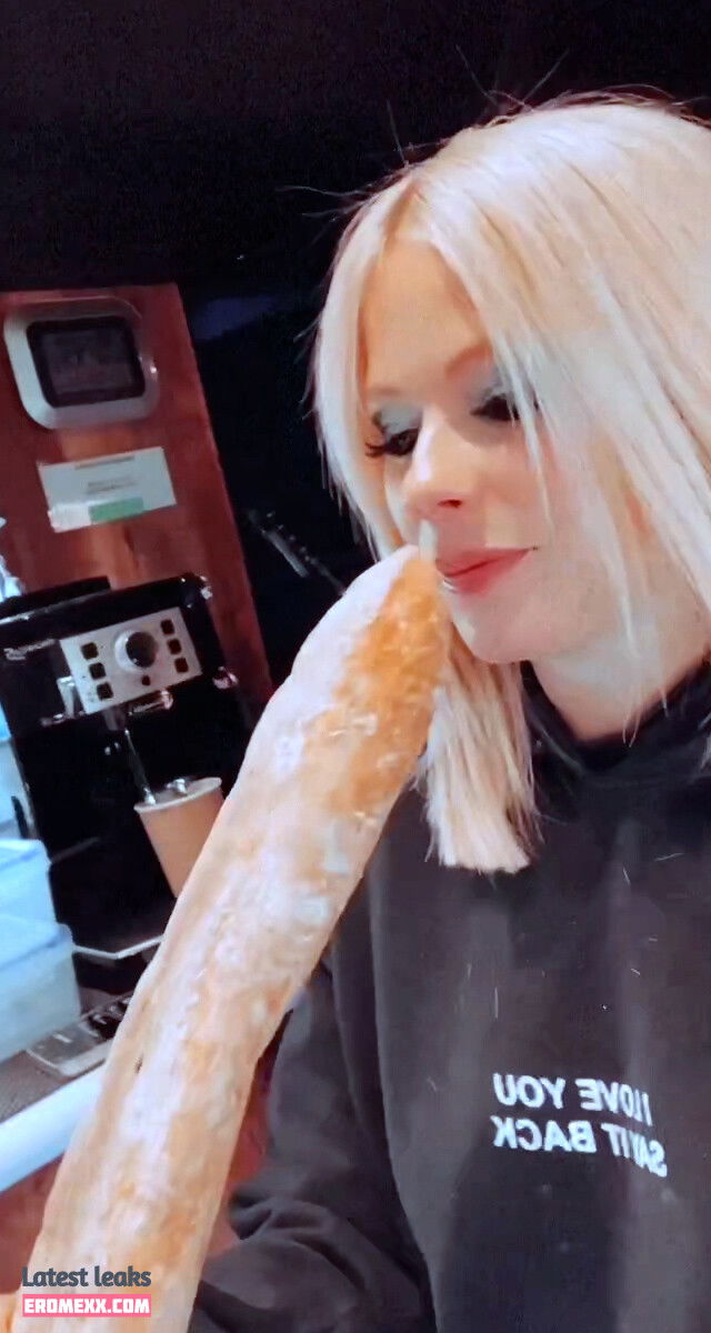 Latest Leaks Avril Lavigne Nude #1625 - Fapello