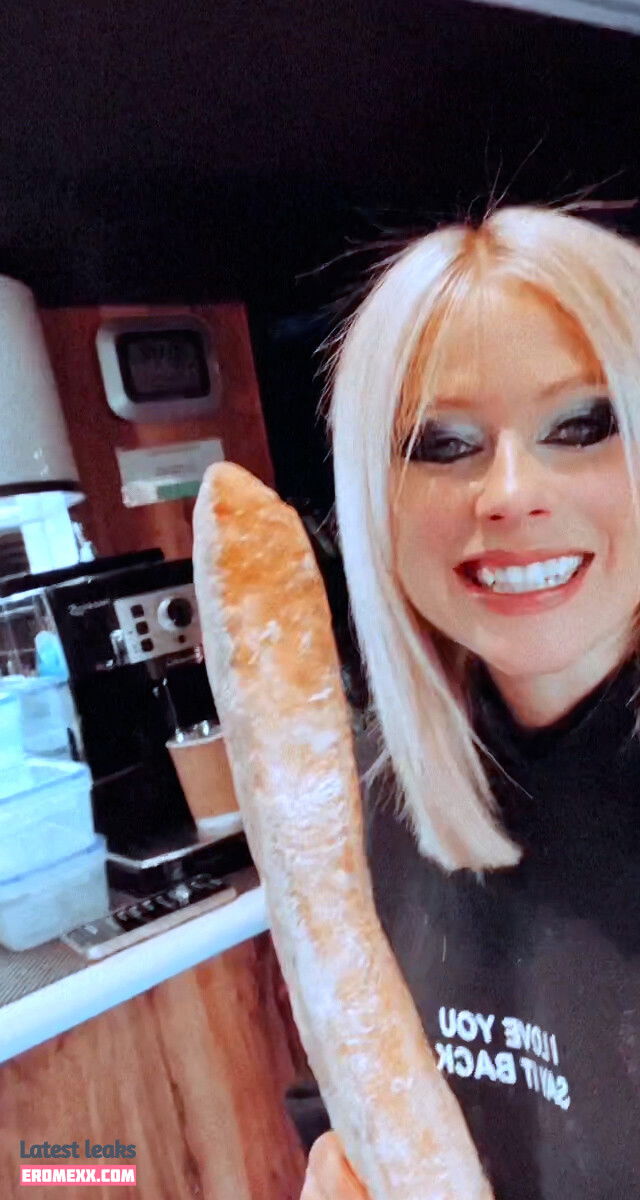 Latest Leaks Avril Lavigne Nude #1628 - Fapello