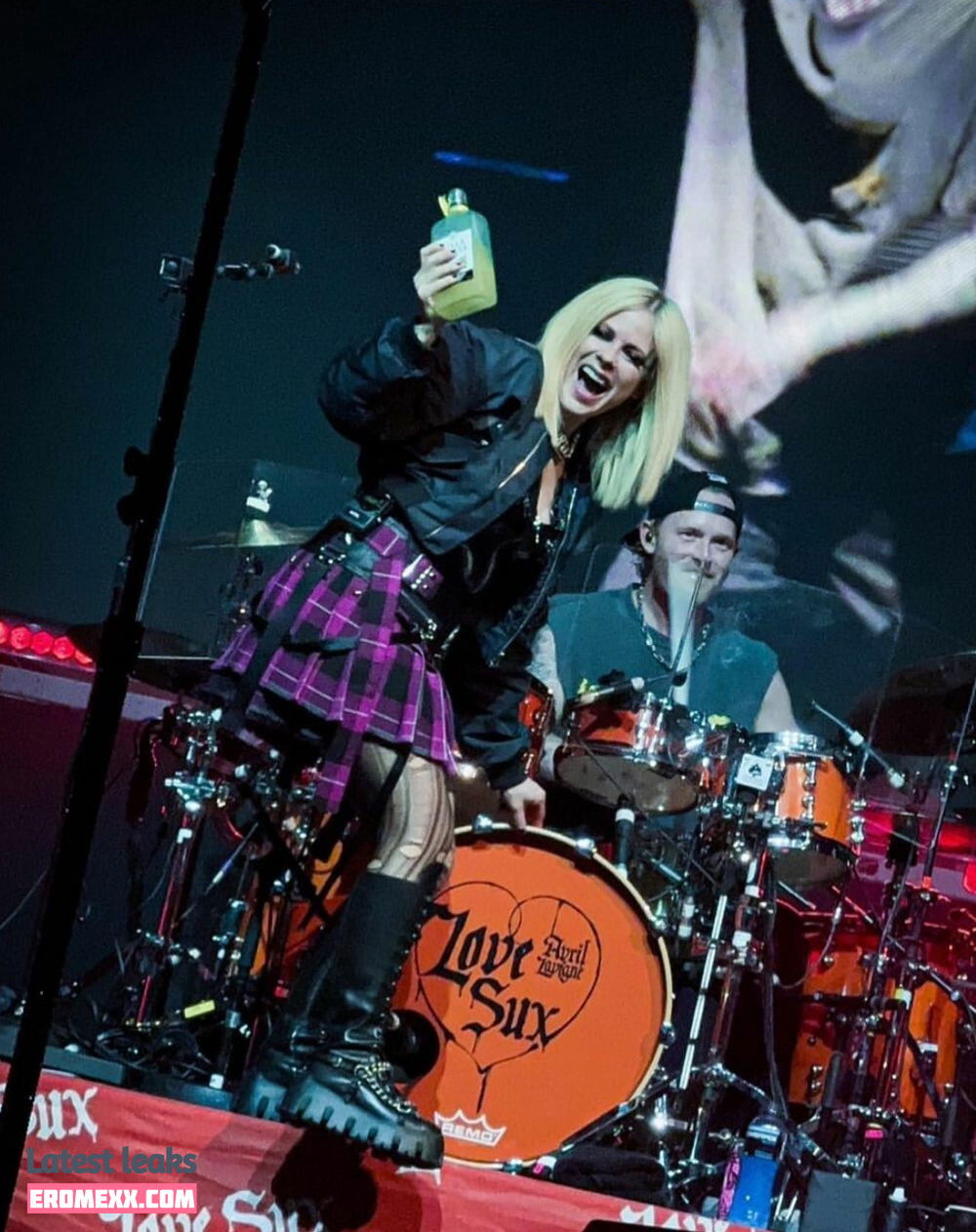 Latest Leaks Avril Lavigne Nude #1662 - Fapello