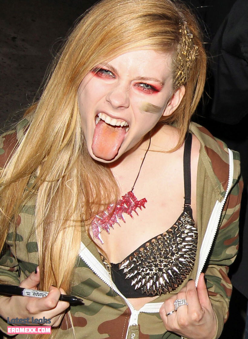 Latest Leaks Avril Lavigne Nude #1665 - Fapello