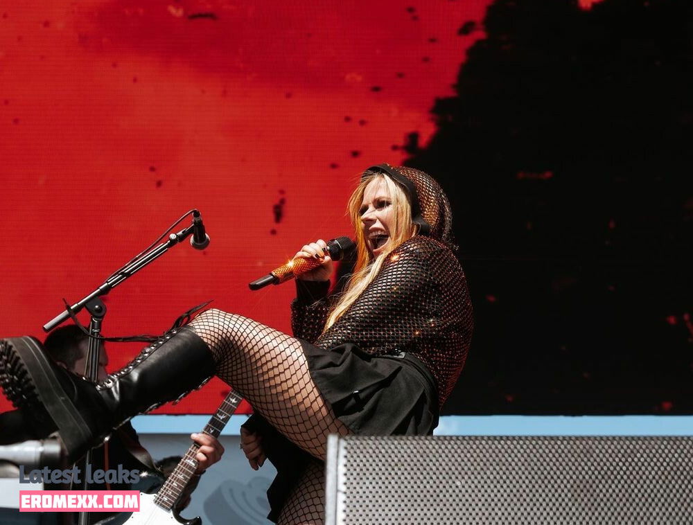 Latest Leaks Avril Lavigne Nude #1668 - Fapello