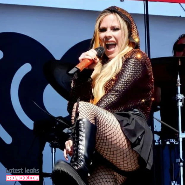 Latest Leaks Avril Lavigne Nude #1672 - Fapello