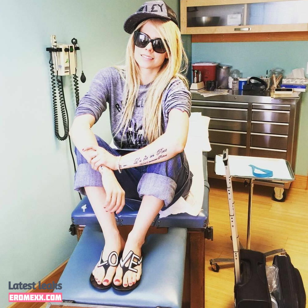 Latest Leaks Avril Lavigne Nude #1677 - Fapello