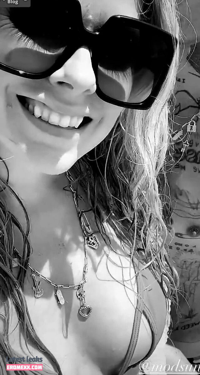 Latest Leaks Avril Lavigne Nude #1693 - Fapello