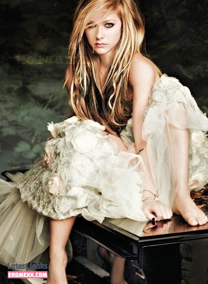Latest Leaks Avril Lavigne Nude #1767 - Fapello