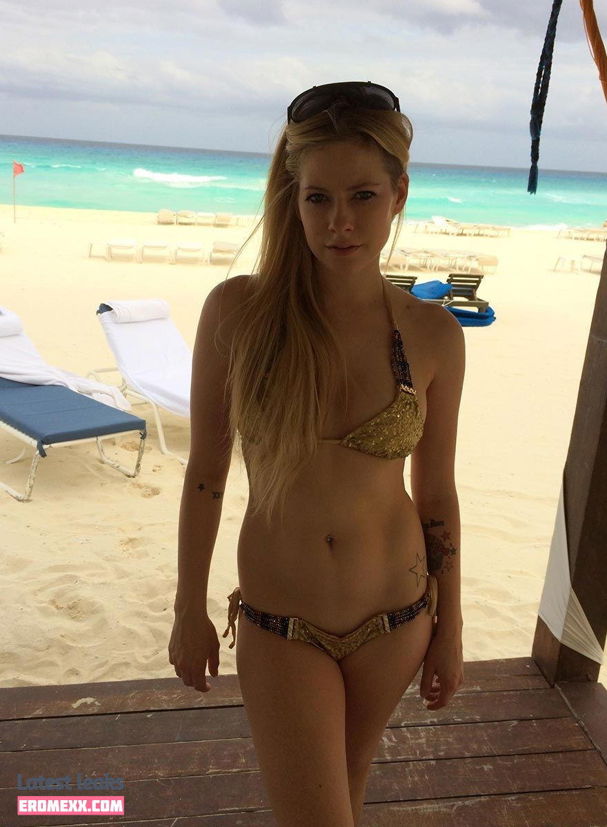 Latest Leaks Avril Lavigne Nude #805 - Fapello
