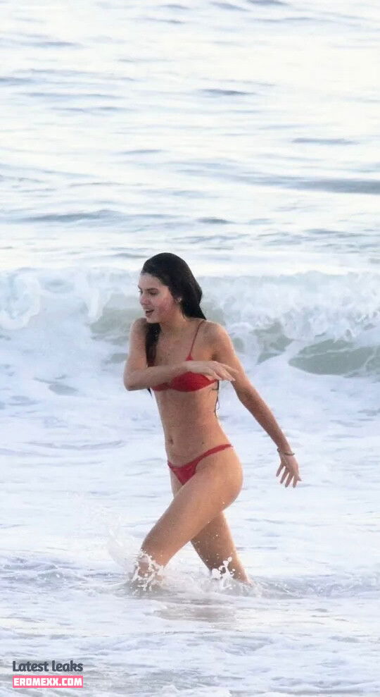 Camila Queiroz nude photos (Exclusive photos)