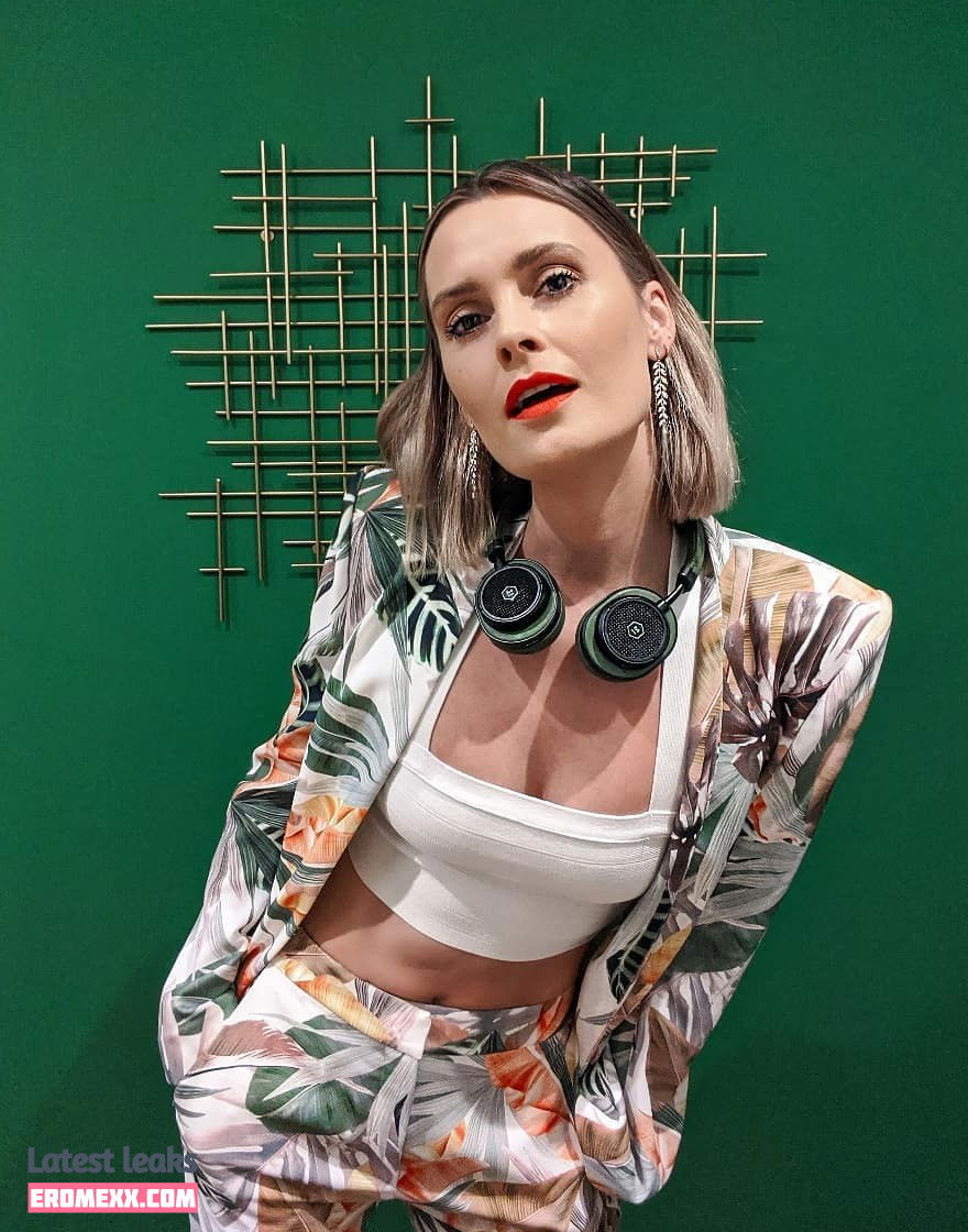 Charlotte de Carle nude photos (Exclusive photos)