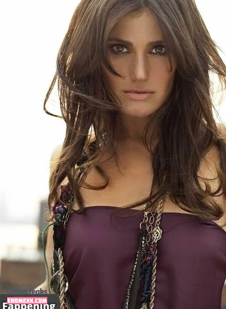 Idina Menzel nude photos (Exclusive photos)