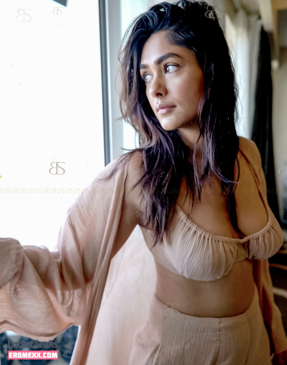 Latest Leaks Mrunal Thakur Nude #10 - Fapello