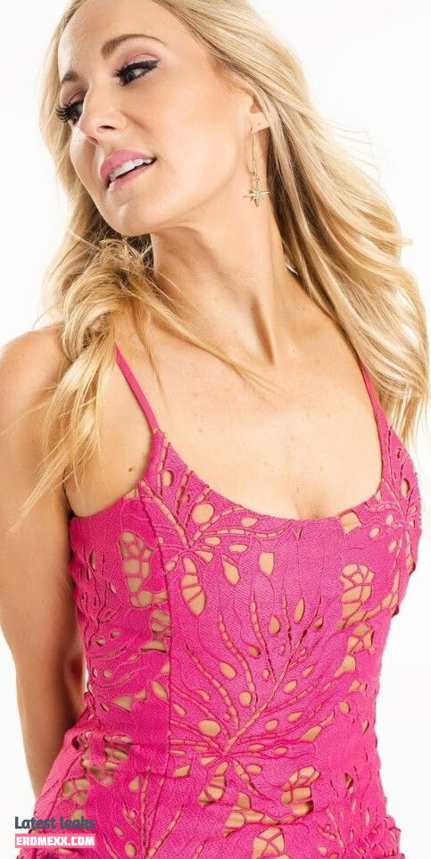 Latest Leaks Nikki Glaser Nude #45 - Fapello