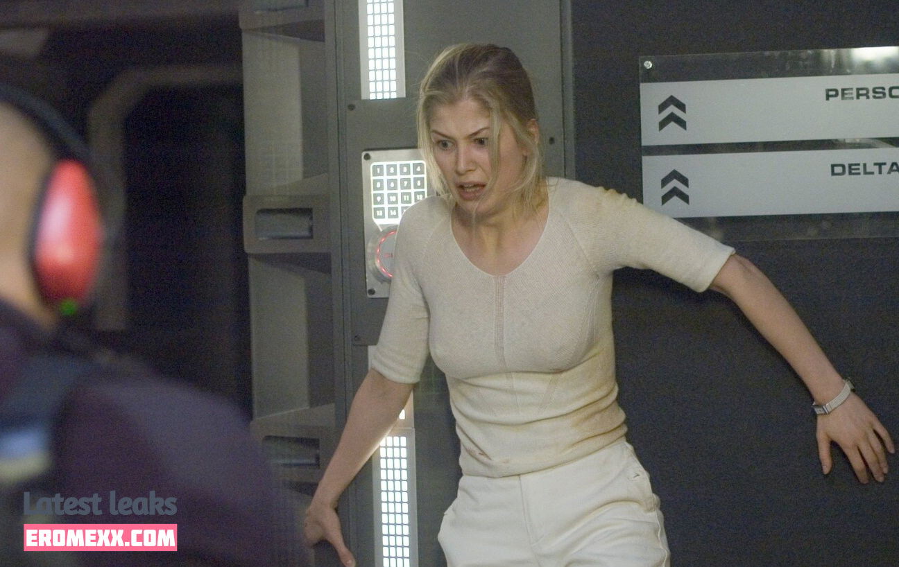 Latest Leaks Rosamund Pike Nude #465 - Erome