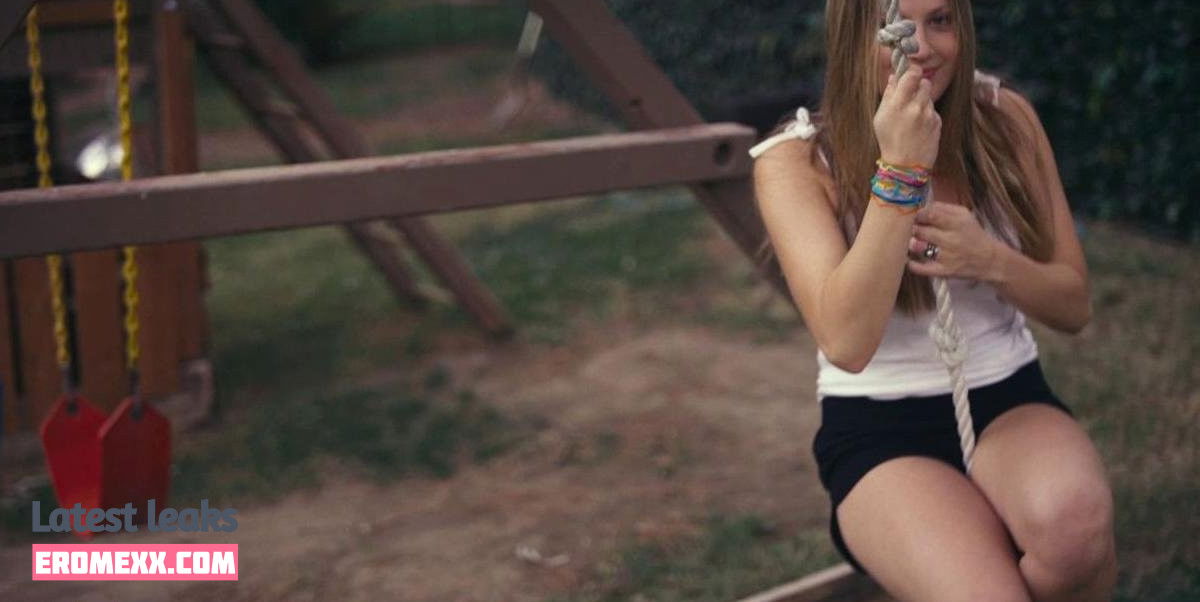 Latest Leaks Zoe Levin Nude #4 - Fapello